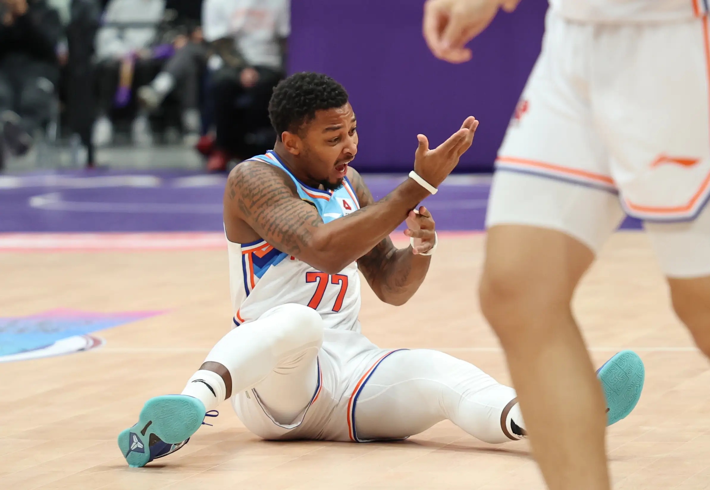 开云中国官网-关于集结日CBA常规赛焦点战，拜仁慕尼黑更衣室发声，话题不断，更衣室氛围转暖的信息